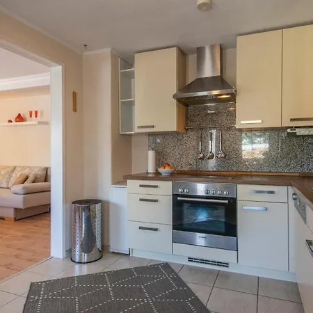 Apartment Heckenroeschen Groemitz