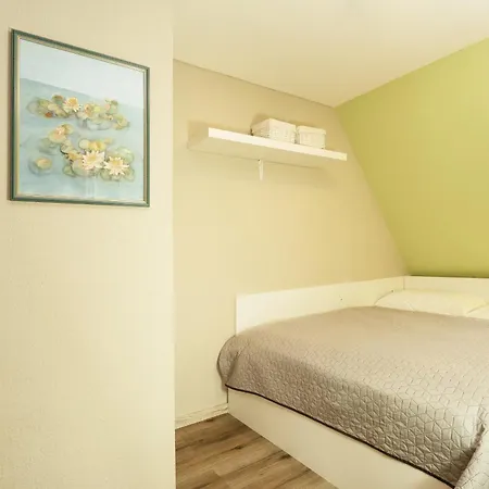 Heckenroeschen Apartment *